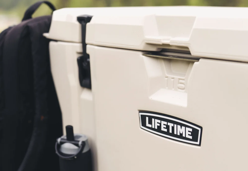 keeping guests cool at outdoor party